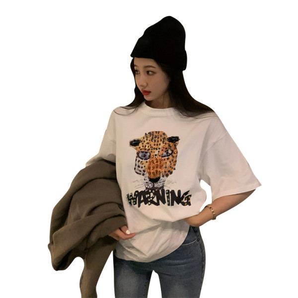 Alkalmi női póló széles modell, rátéttel és kövekkel