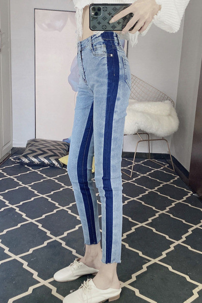 Női alkalmi farmer új modellje oldalsó szegéllyel