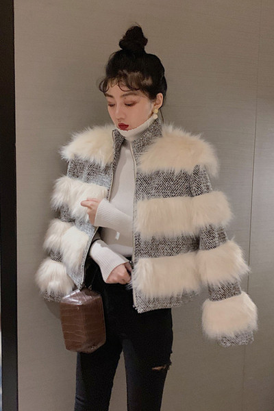 Modern női rövid kabát ovális nyakkivágással és pehellyel