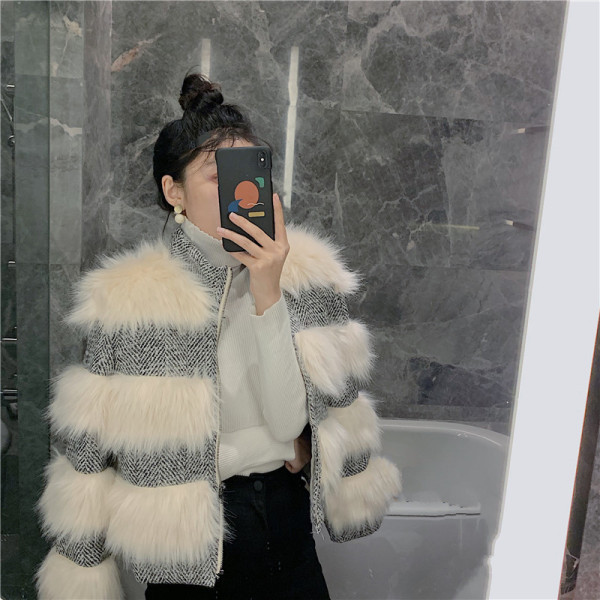 Modern női rövid kabát ovális nyakkivágással és pehellyel