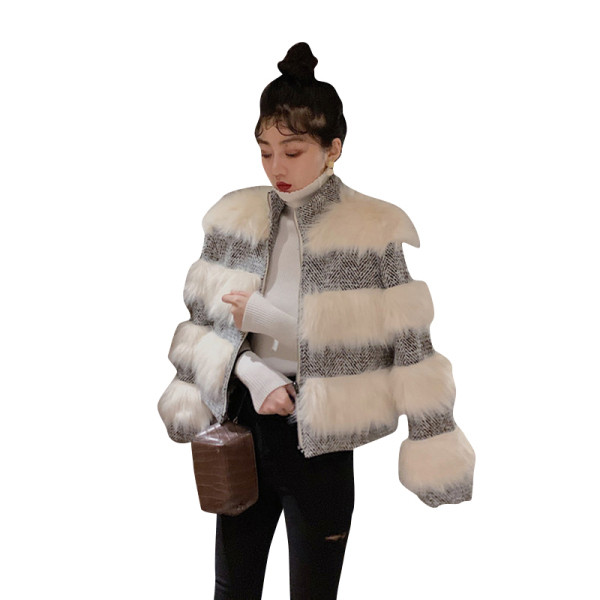 Modern női rövid kabát ovális nyakkivágással és pehellyel