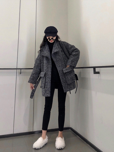 Női télikabát derékövvel és zsebekkel