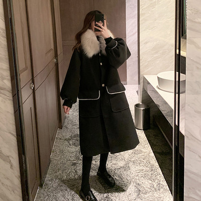 Зимно дамско палто широк модел с пухена яка и джобове