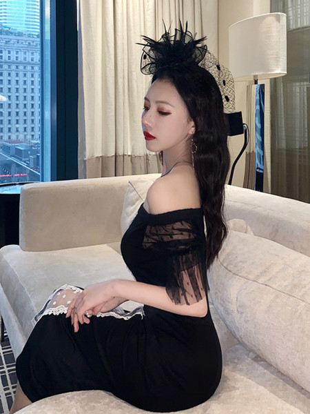 Elegáns, testhezálló ruha csipkével és csupasz vállakkal