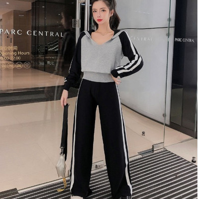 Vékony kötésű női sport szett - kapucnis pulóver hosszú, széles nadrággal