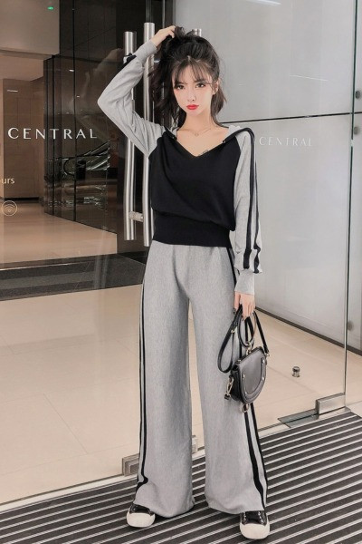 Vékony kötésű női sport szett - kapucnis pulóver hosszú, széles nadrággal