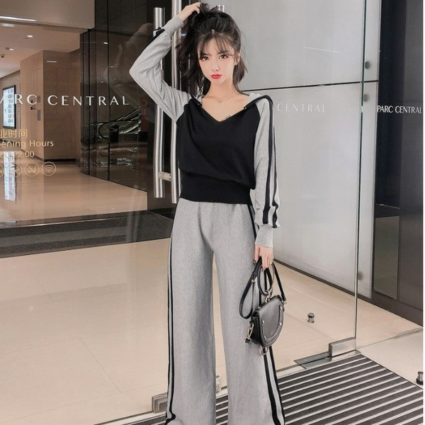 Vékony kötésű női sport szett - kapucnis pulóver hosszú, széles nadrággal