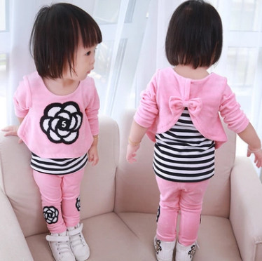 Бебешки комплекти за момичета с различни анимационни мотиви