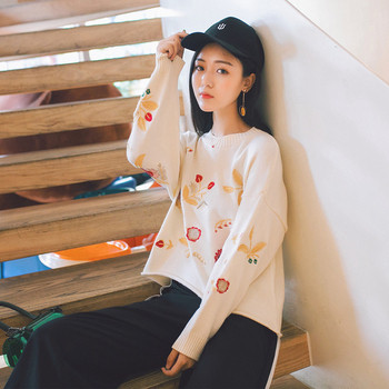 Γυναικείο πουλόβερ  με κεντήματα σε τρία χρώματα
